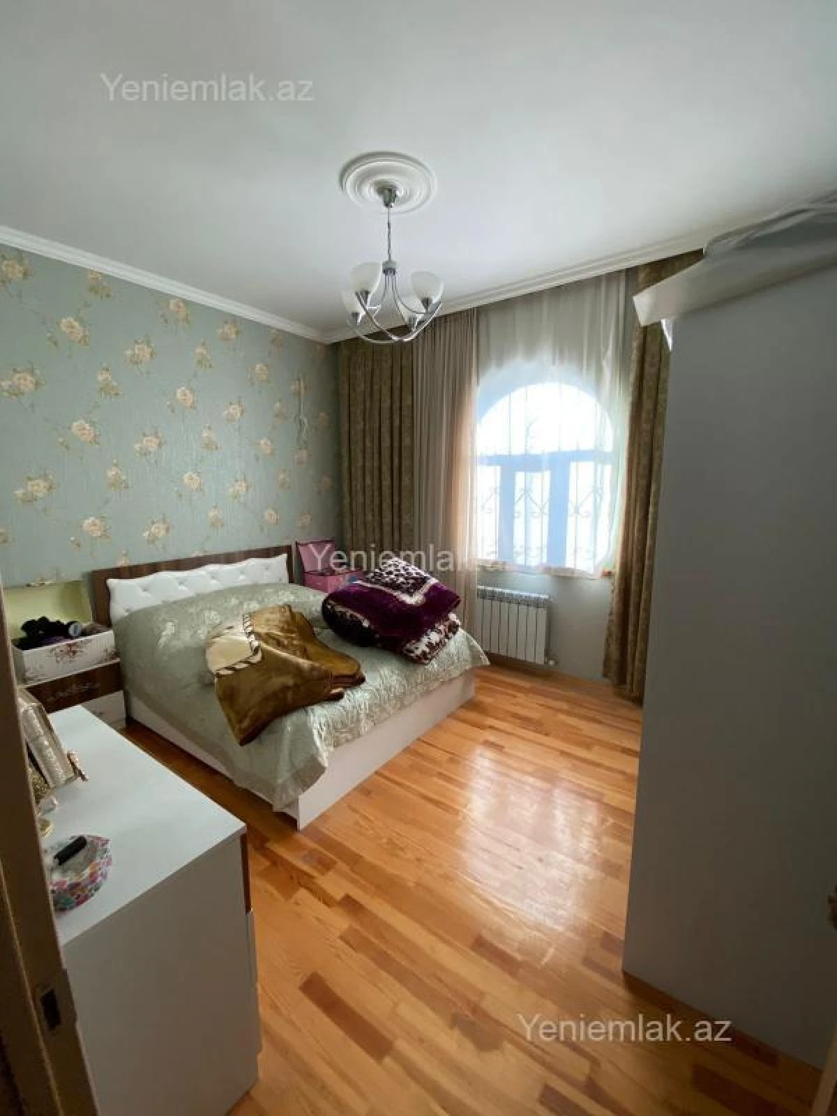 Satılır 4 otaqlı həyət evi 300 m²