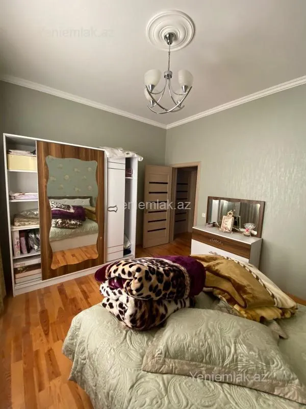 Satılır 4 otaqlı həyət evi 300 m²