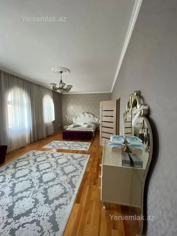 Satılır 4 otaqlı həyət evi 300 m²