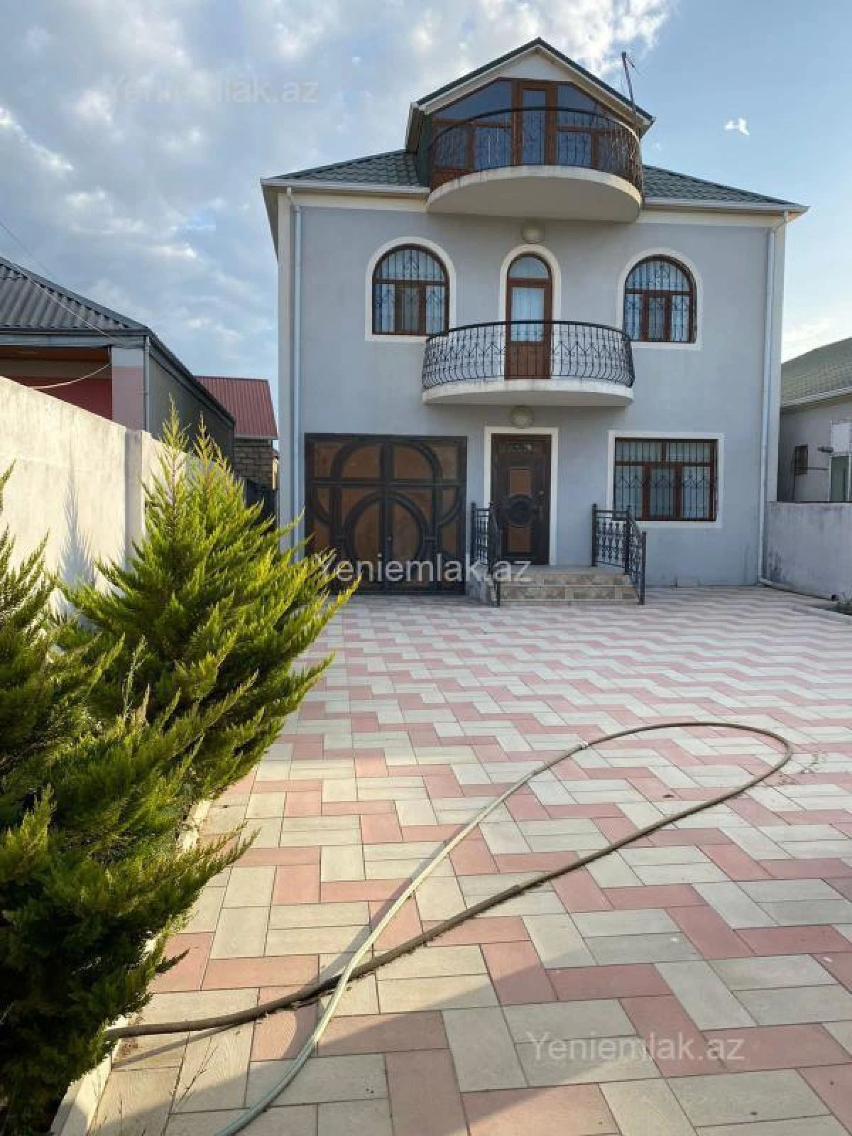 Satılır 4 otaqlı həyət evi 300 m²