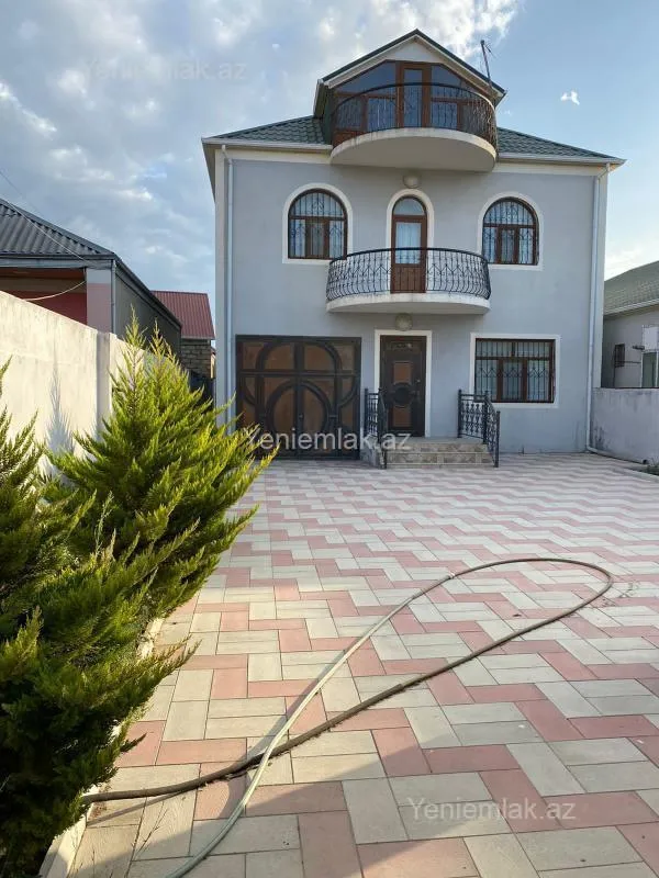 Satılır 4 otaqlı həyət evi 300 m²