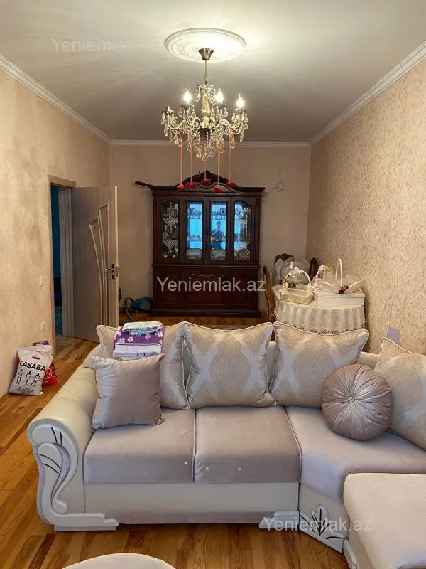 Satılır 4 otaqlı həyət evi 300 m²