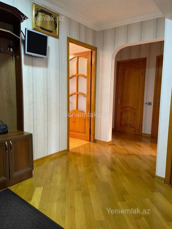 Satılır 4 otaqlı köhnə tikili 100 m²