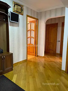 Satılır 4 otaqlı köhnə tikili 100 m²