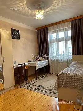 Satılır 4 otaqlı köhnə tikili 100 m²