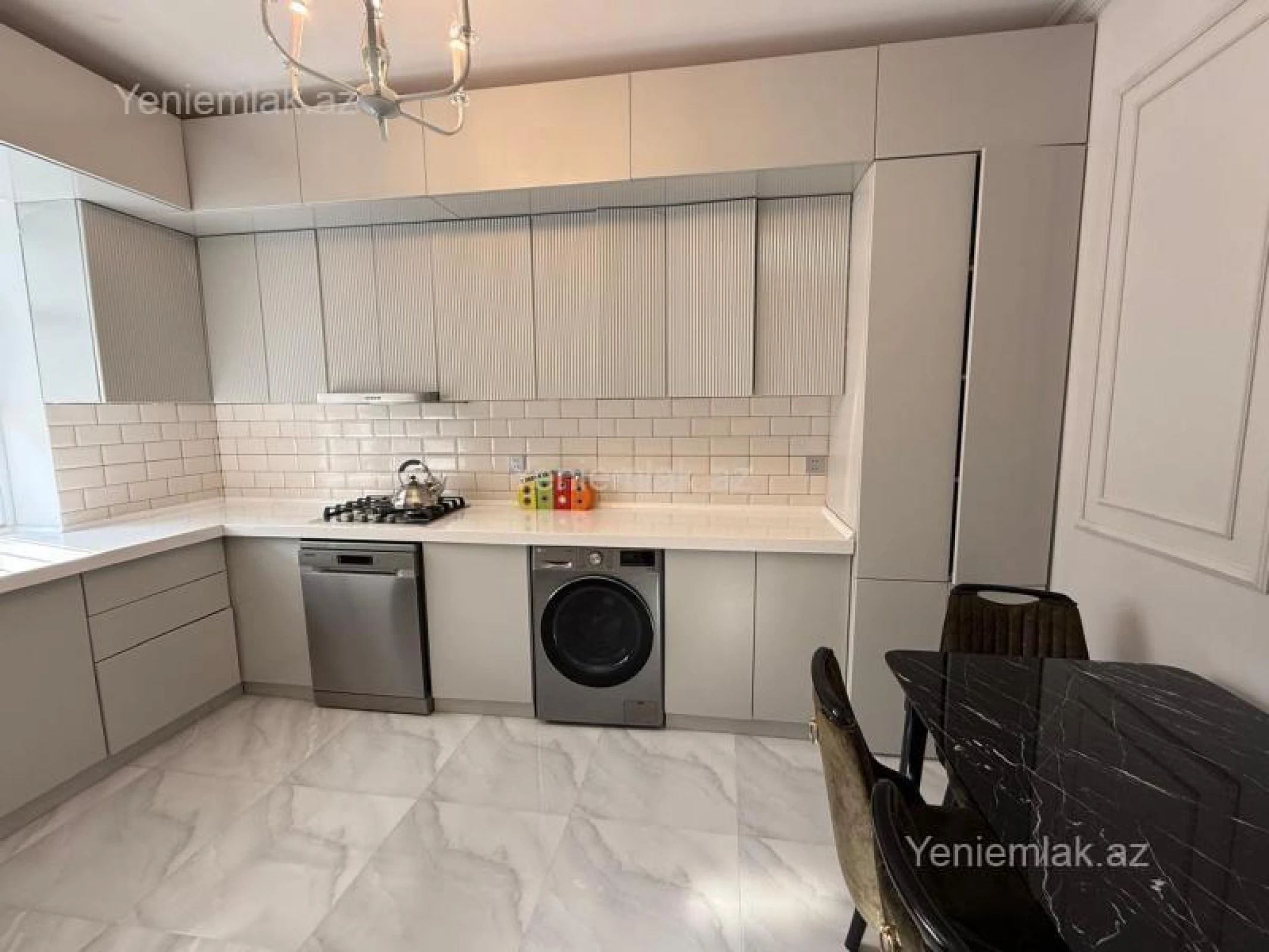 Satılır 7 otaqlı həyət evi 400 m²