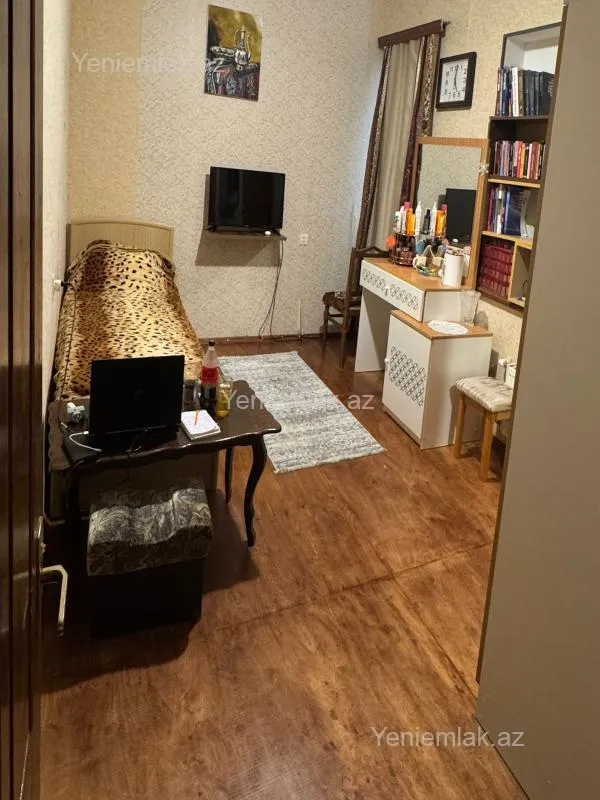 Satılır 7 otaqlı həyət evi 400 m²