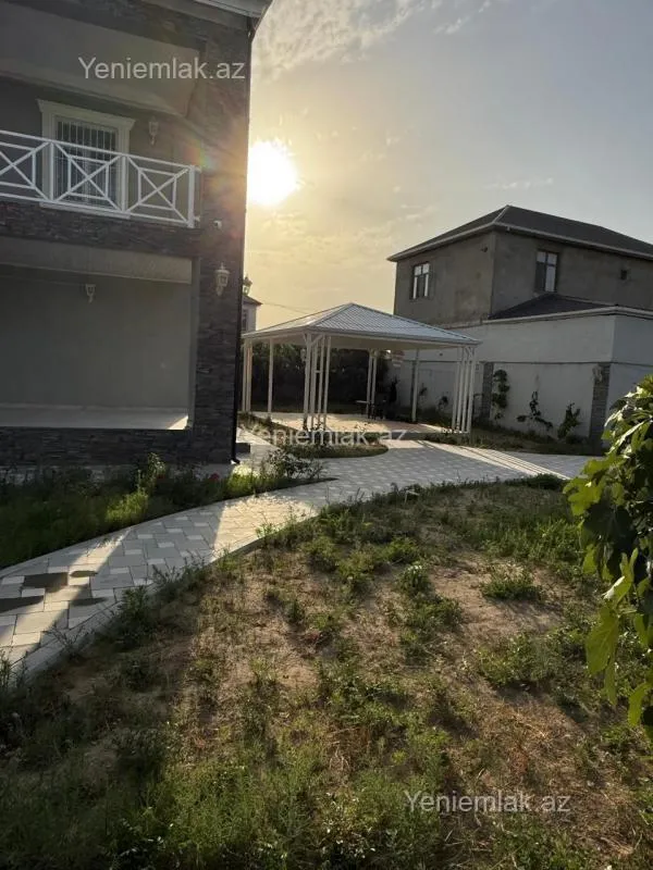Satılır 7 otaqlı həyət evi 400 m²