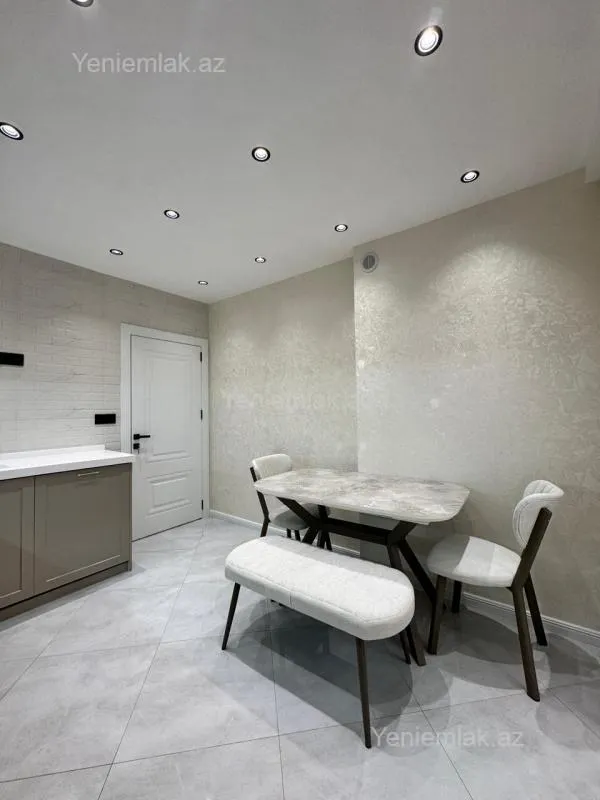 Satılır 2 otaqlı köhnə tikili 65 m²