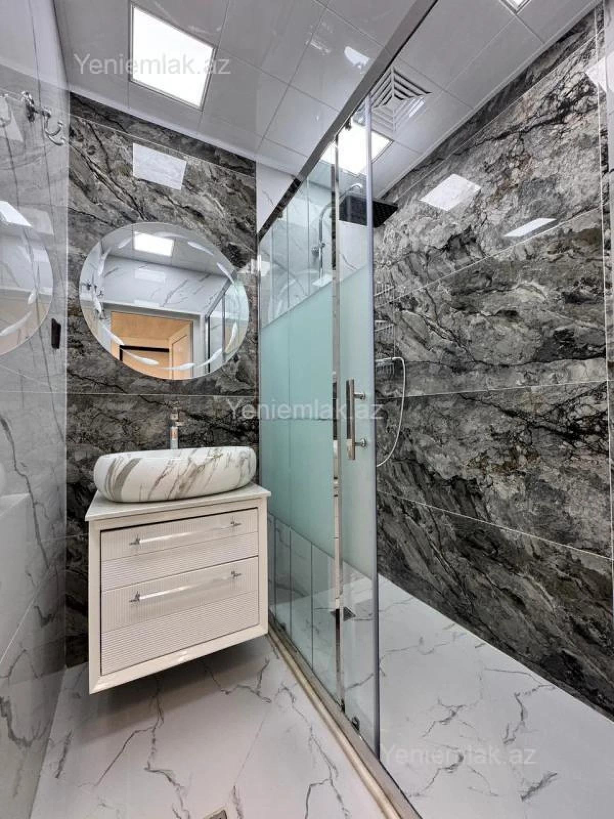 Satılır 2 otaqlı köhnə tikili 65 m²