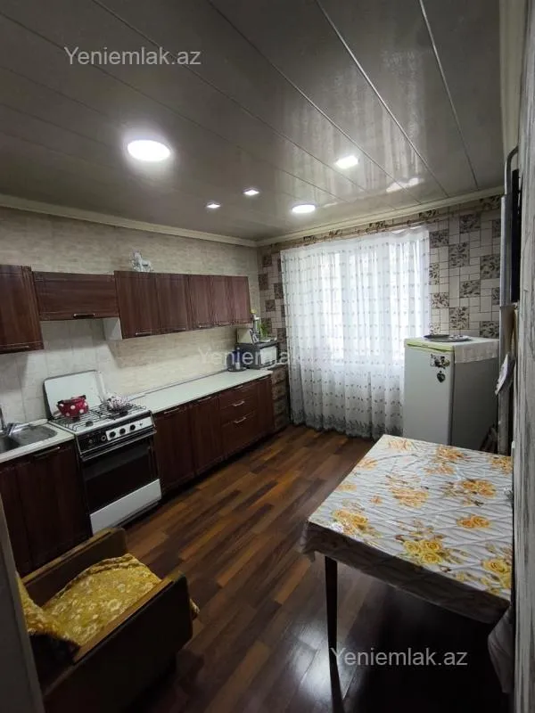 Satılır 2 otaqlı köhnə tikili 65 m²