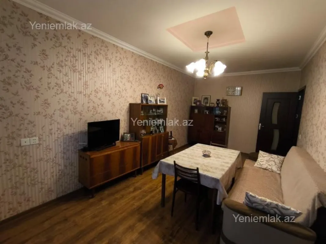 Satılır 2 otaqlı köhnə tikili 65 m²