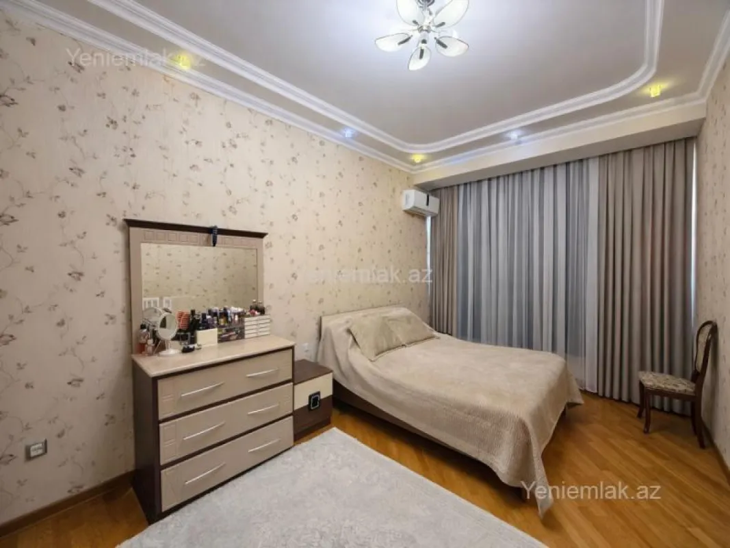 Satılır 3 otaqlı yeni tikili 150 m²