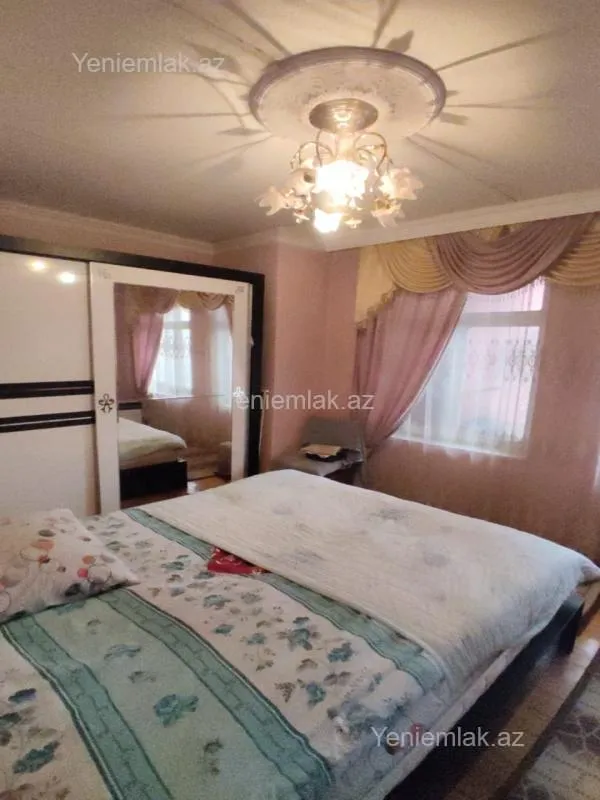Satılır 4 otaqlı həyət evi 165 m²