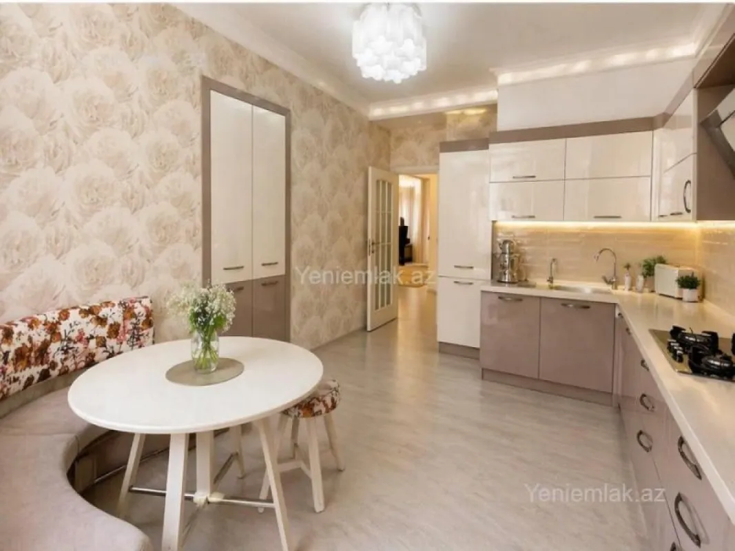 Satılır 3 otaqlı yeni tikili 140 m²