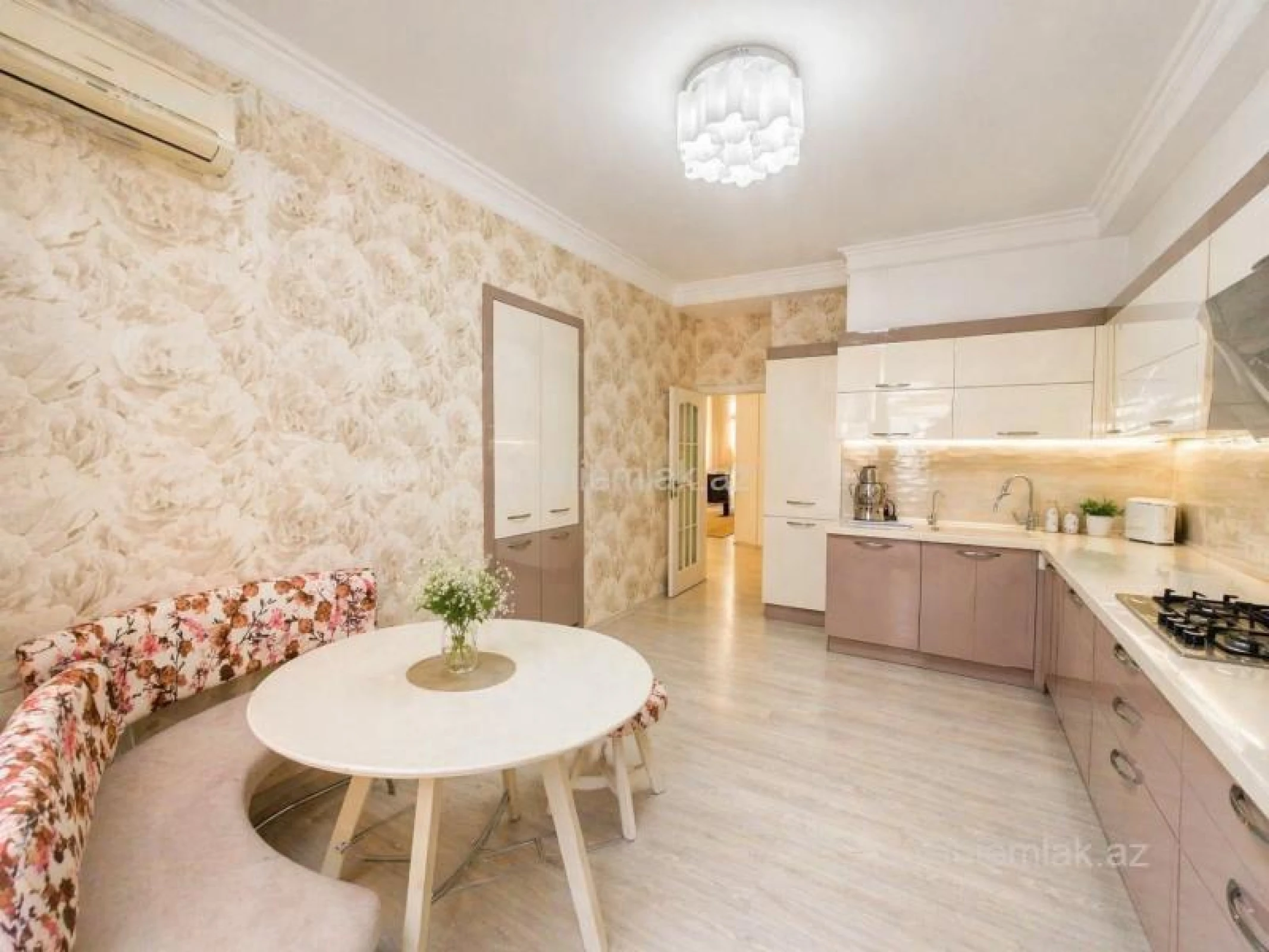 Satılır 3 otaqlı yeni tikili 140 m²