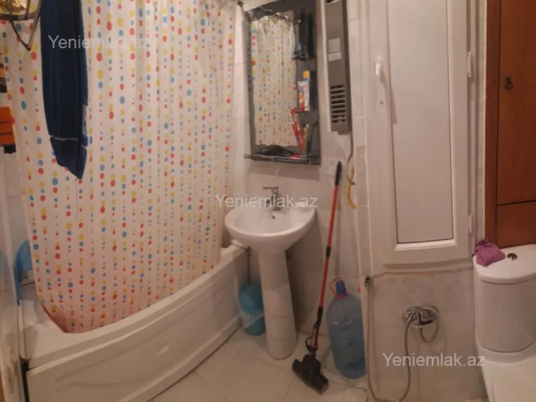 Satılır 3 otaqlı köhnə tikili 80 m²