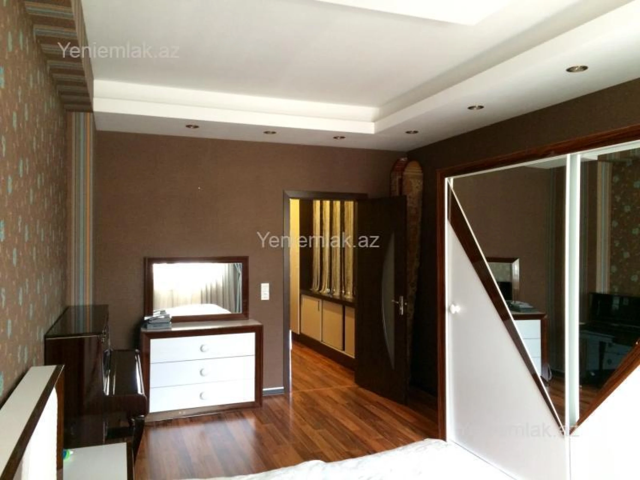 Satılır 3 otaqlı yeni tikili 120 m²