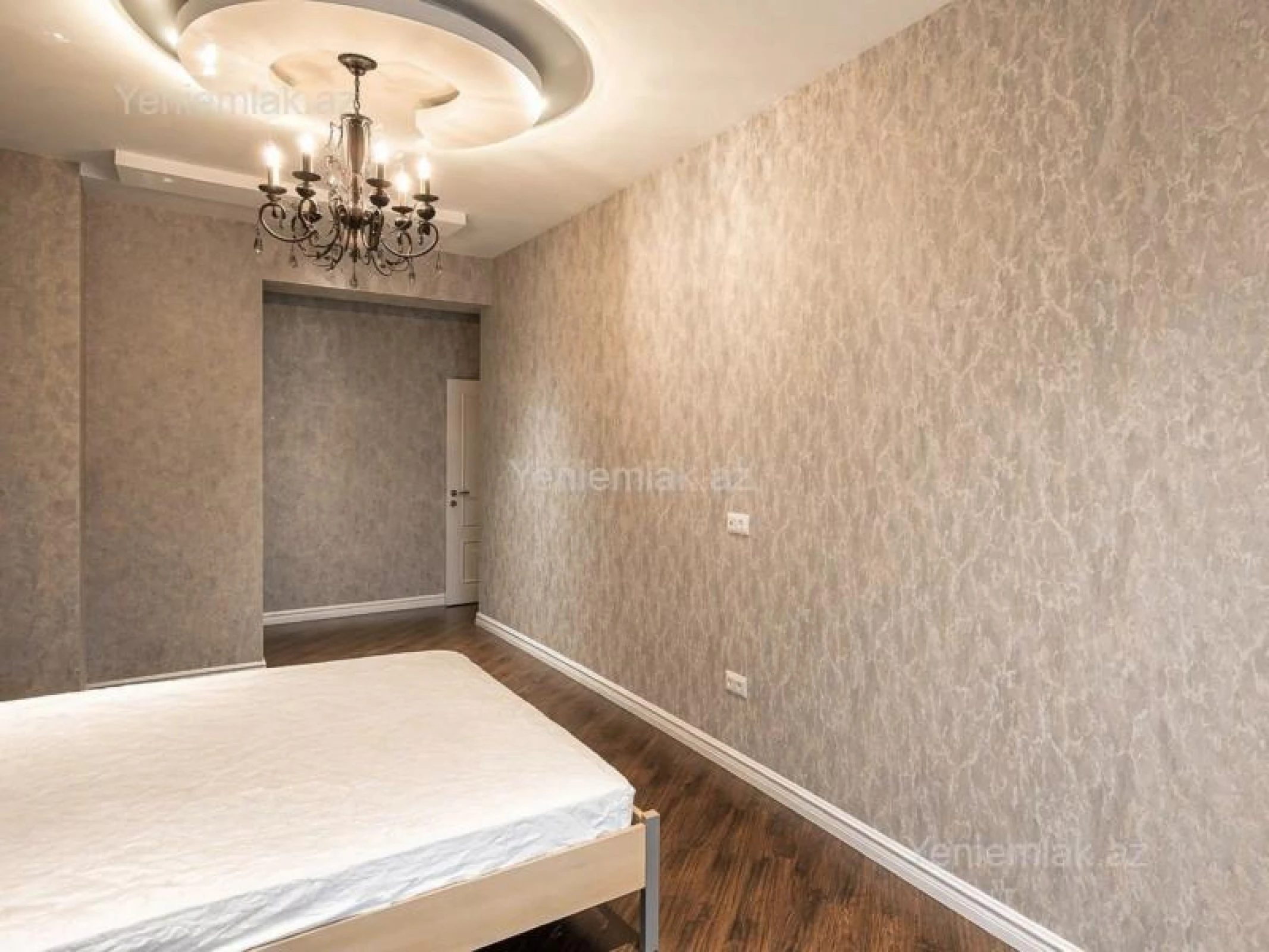 Satılır 3 otaqlı yeni tikili 130 m²