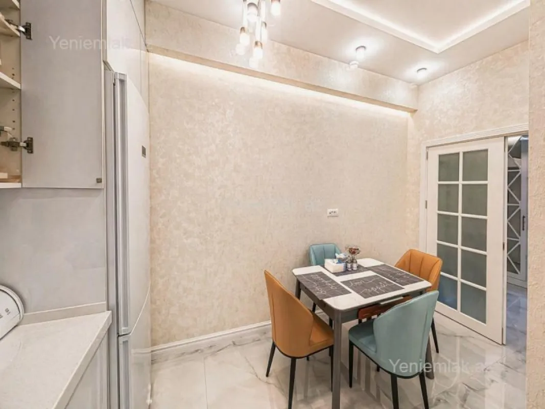 Satılır 3 otaqlı yeni tikili 130 m²