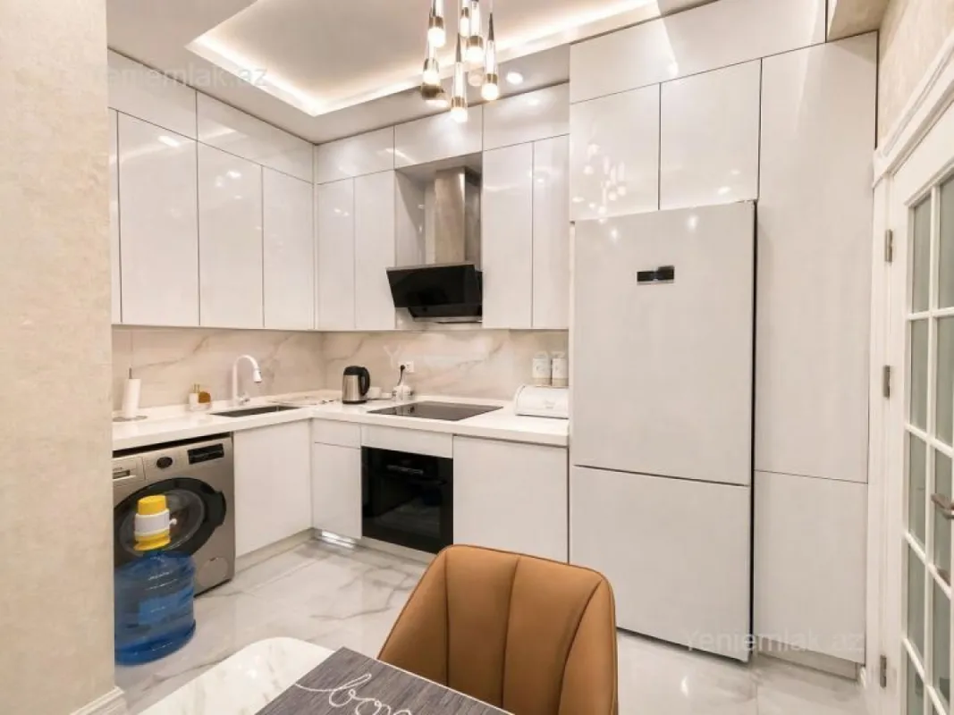 Satılır 3 otaqlı yeni tikili 130 m²