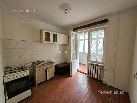 Satılır 2 otaqlı köhnə tikili 65 m²