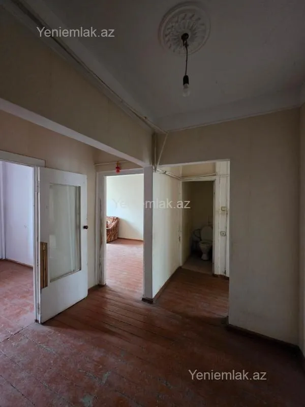 Satılır 2 otaqlı köhnə tikili 65 m²