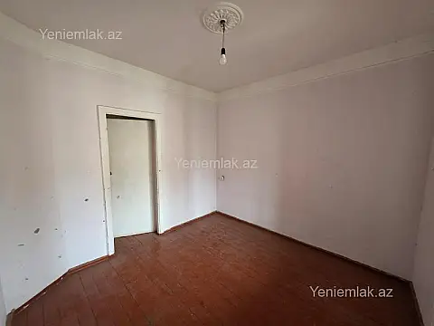 Satılır 2 otaqlı köhnə tikili 65 m²