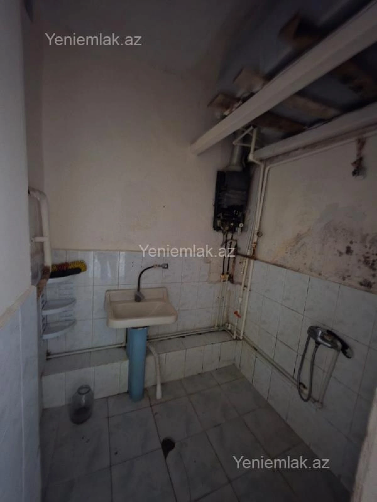 Satılır 2 otaqlı köhnə tikili 65 m²