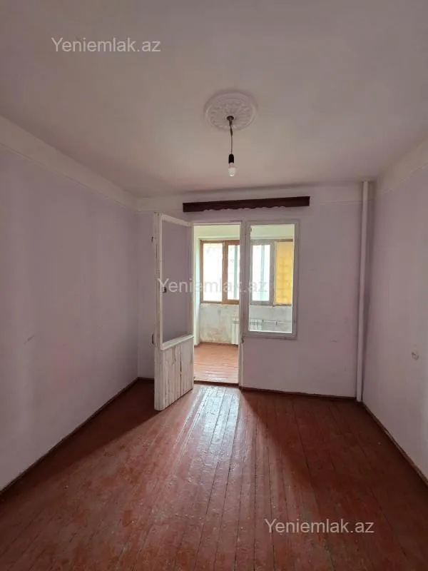 Satılır 2 otaqlı köhnə tikili 65 m²