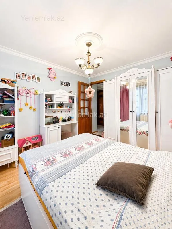Satılır 4 otaqlı köhnə tikili 114 m²