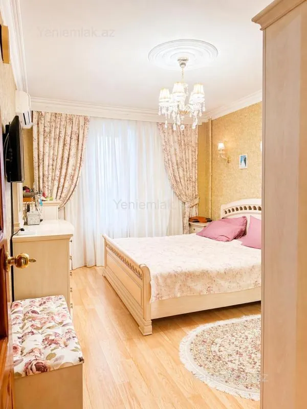 Satılır 4 otaqlı köhnə tikili 114 m²