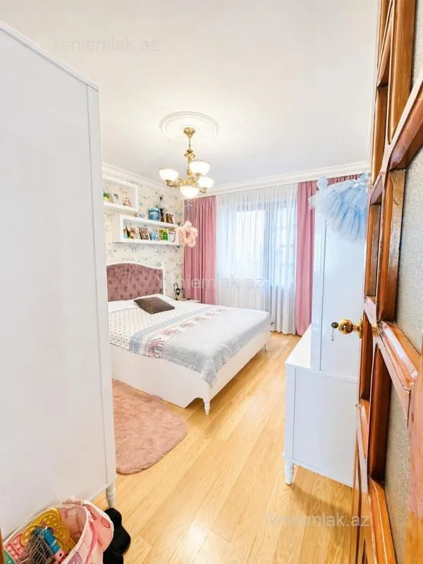 Satılır 4 otaqlı köhnə tikili 114 m²