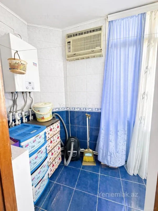 Satılır 4 otaqlı köhnə tikili 114 m²
