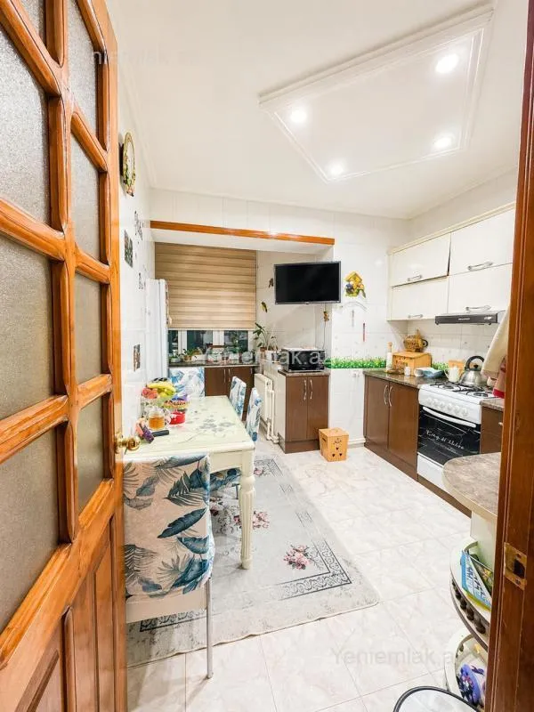 Satılır 4 otaqlı köhnə tikili 114 m²