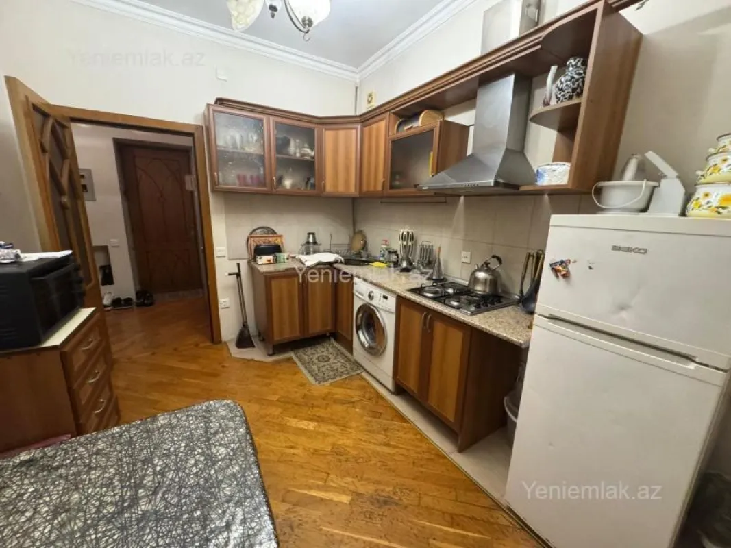 Satılır 3 otaqlı köhnə tikili 60 m²