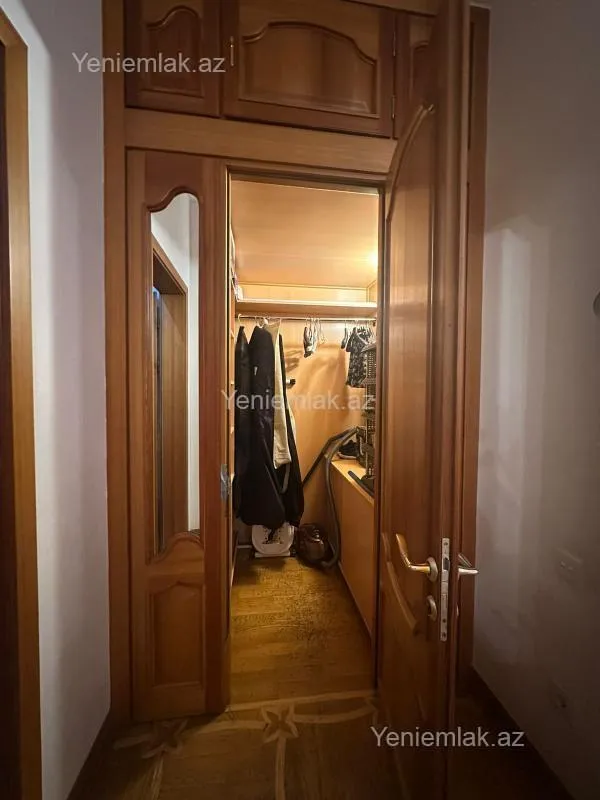 Satılır 4 otaqlı yeni tikili 220 m²