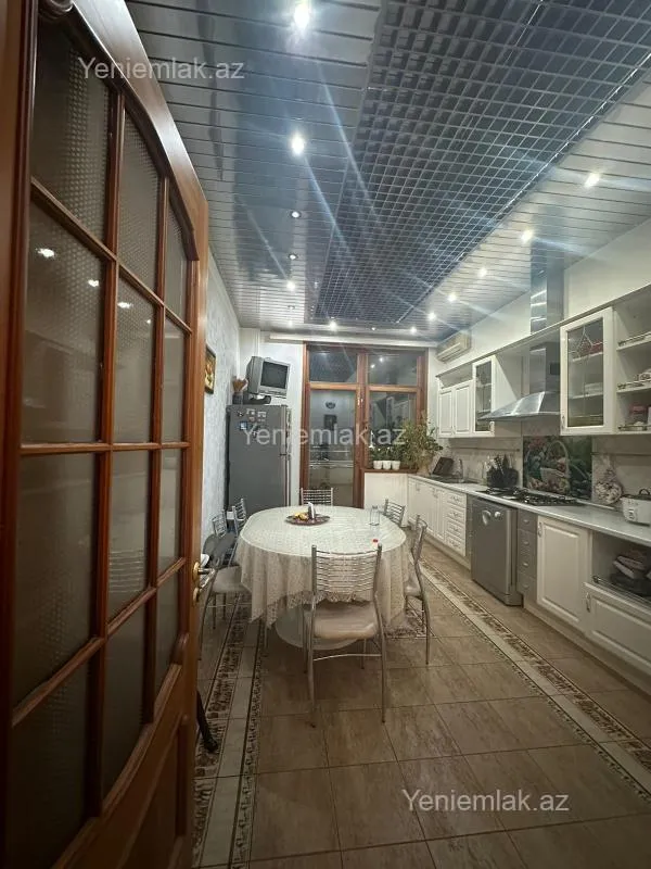 Satılır 4 otaqlı yeni tikili 220 m²