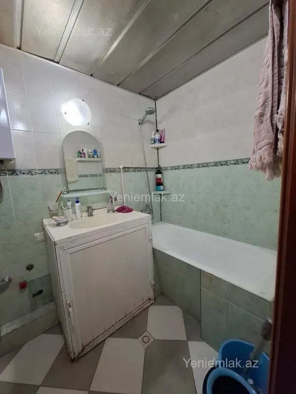Satılır 2 otaqlı köhnə tikili 60 m²