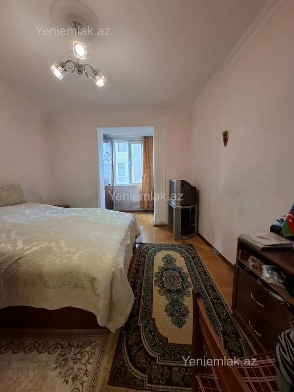 Satılır 2 otaqlı köhnə tikili 60 m²