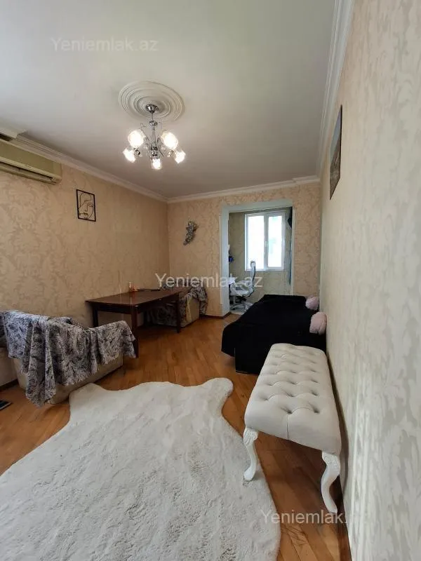 Satılır 2 otaqlı köhnə tikili 60 m²
