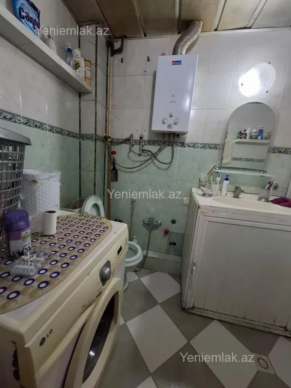 Satılır 2 otaqlı köhnə tikili 60 m²