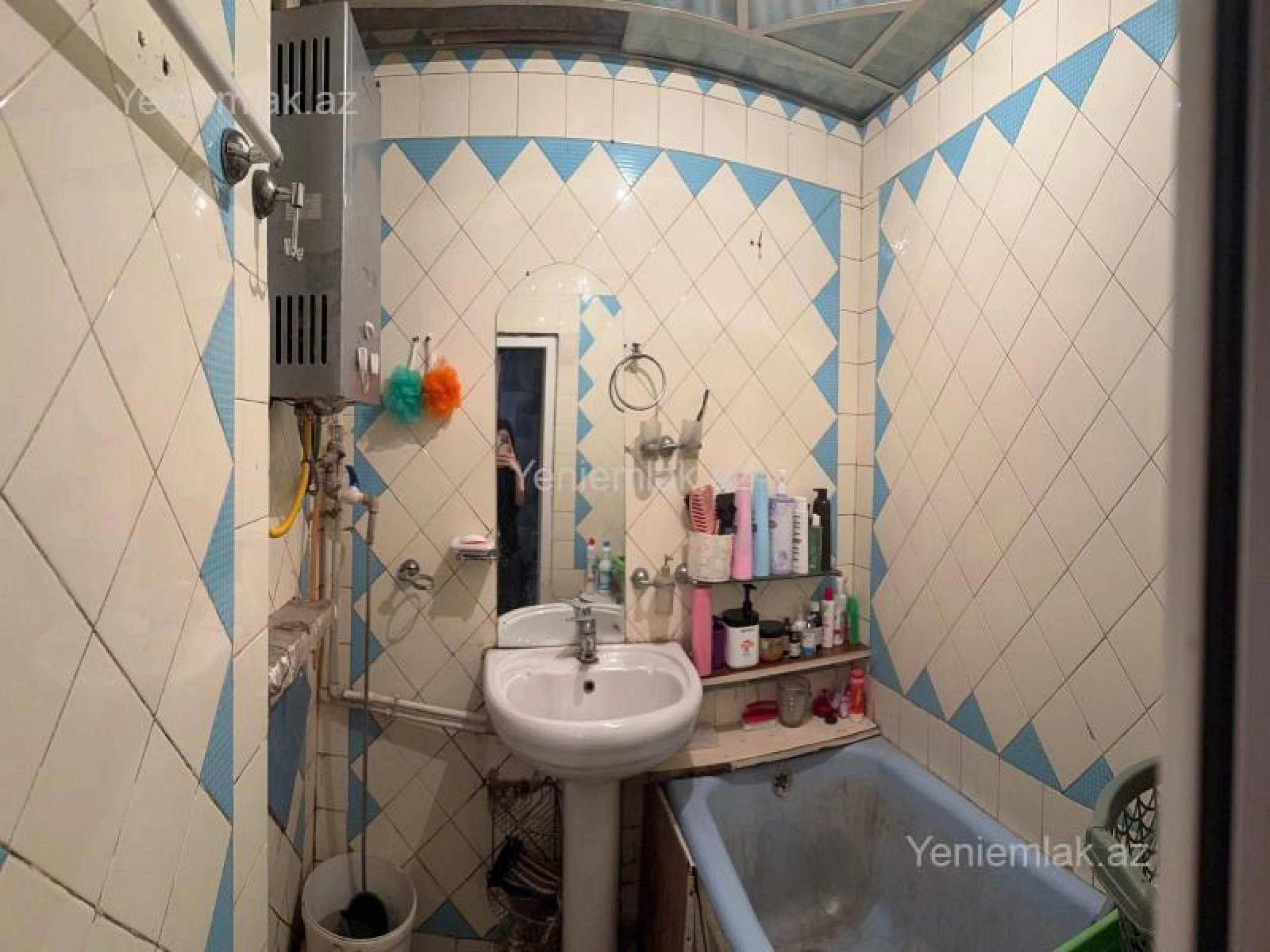 Satılır 2 otaqlı köhnə tikili 65 m²