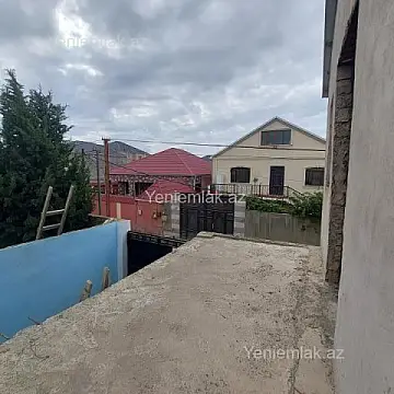 Satılır 5 otaqlı həyət evi 140 m²