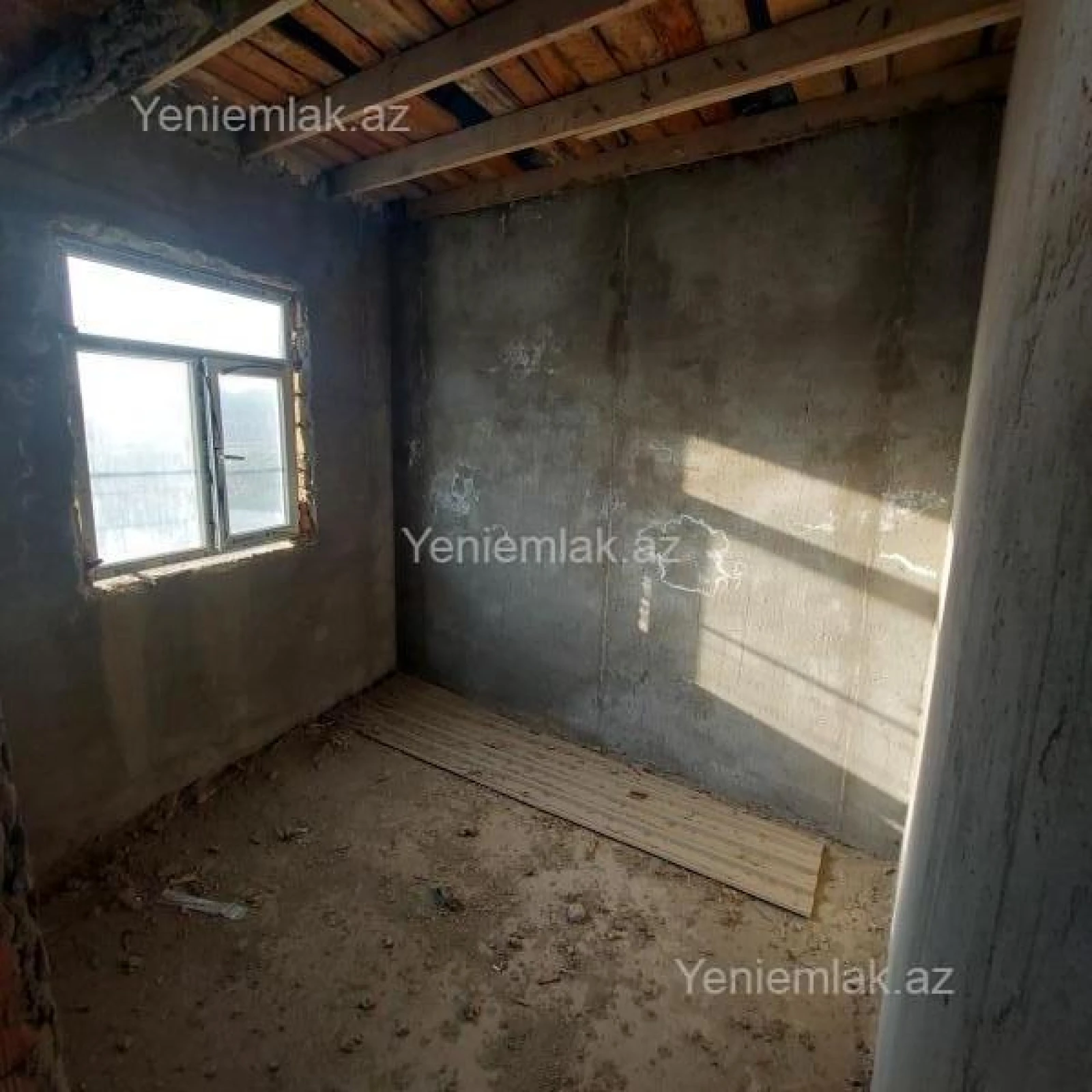 Satılır 5 otaqlı həyət evi 140 m²