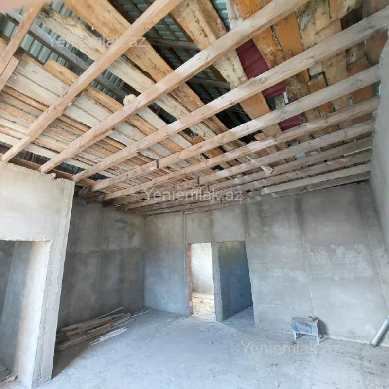 Satılır 5 otaqlı həyət evi 140 m²