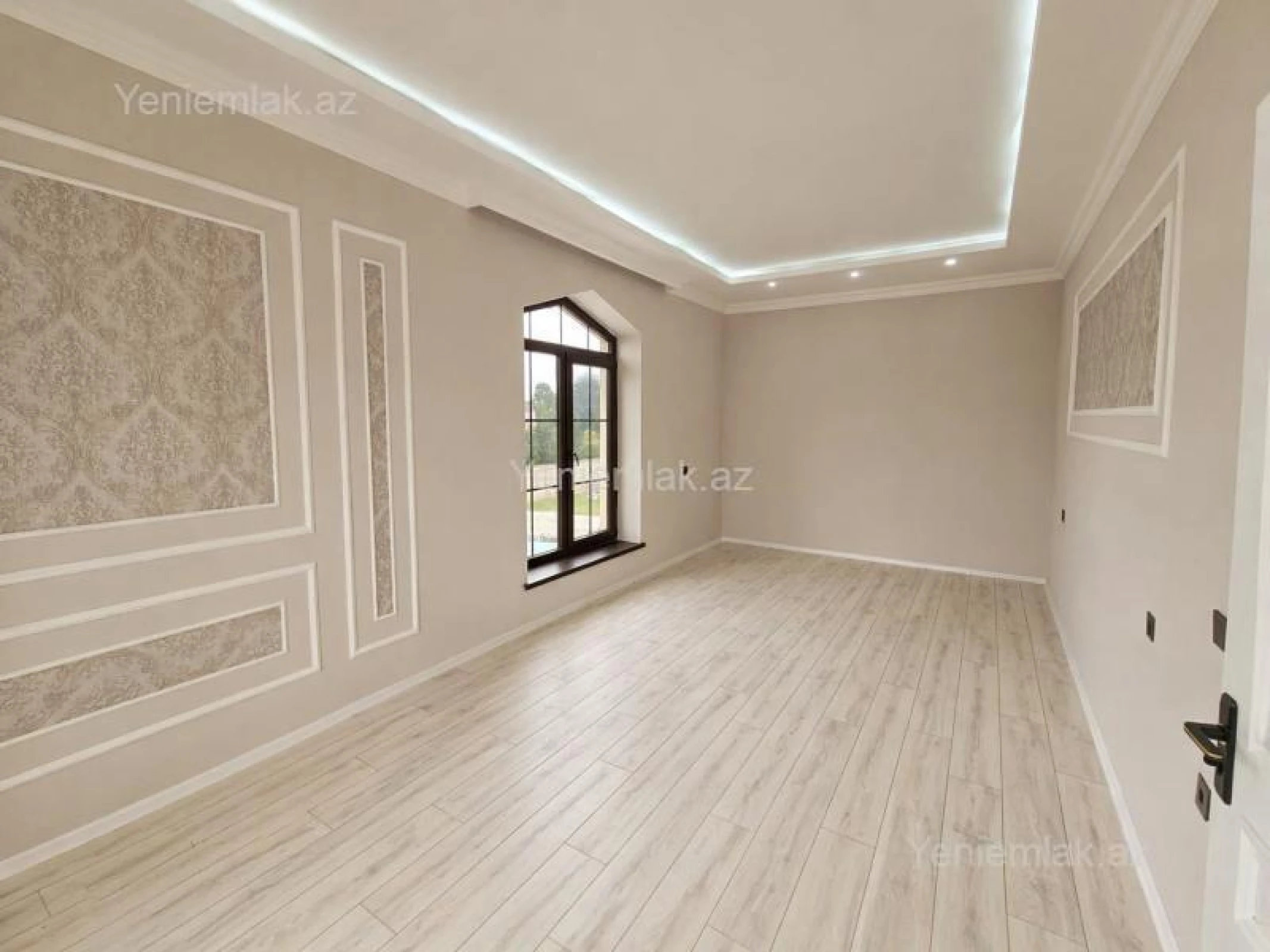 Satılır 11 otaqlı həyət evi 450 m²