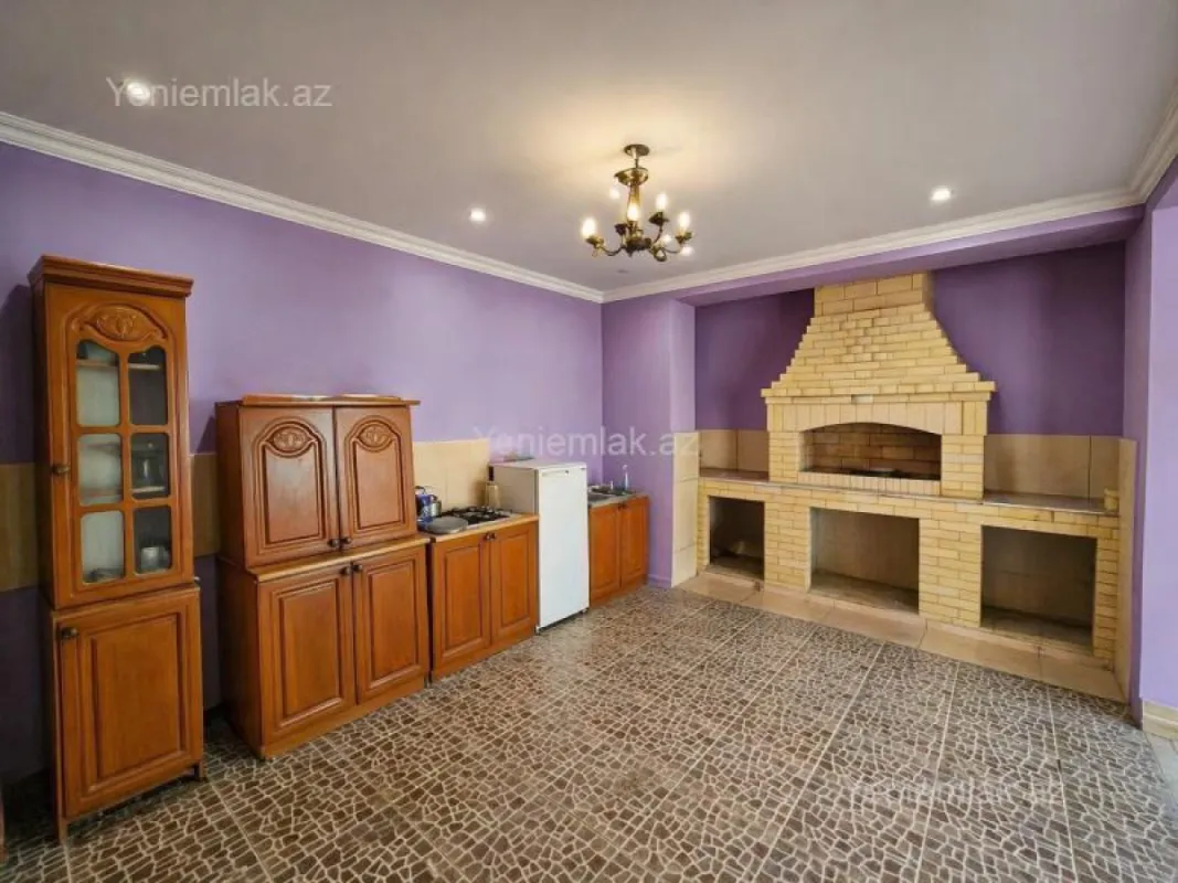 Satılır 11 otaqlı həyət evi 450 m²