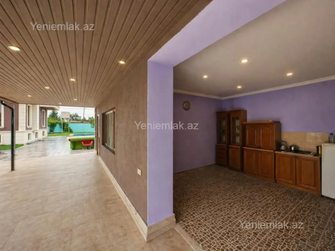 Satılır 11 otaqlı həyət evi 450 m²