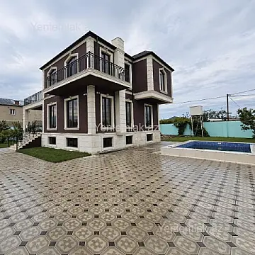 Satılır 11 otaqlı həyət evi 450 m²
